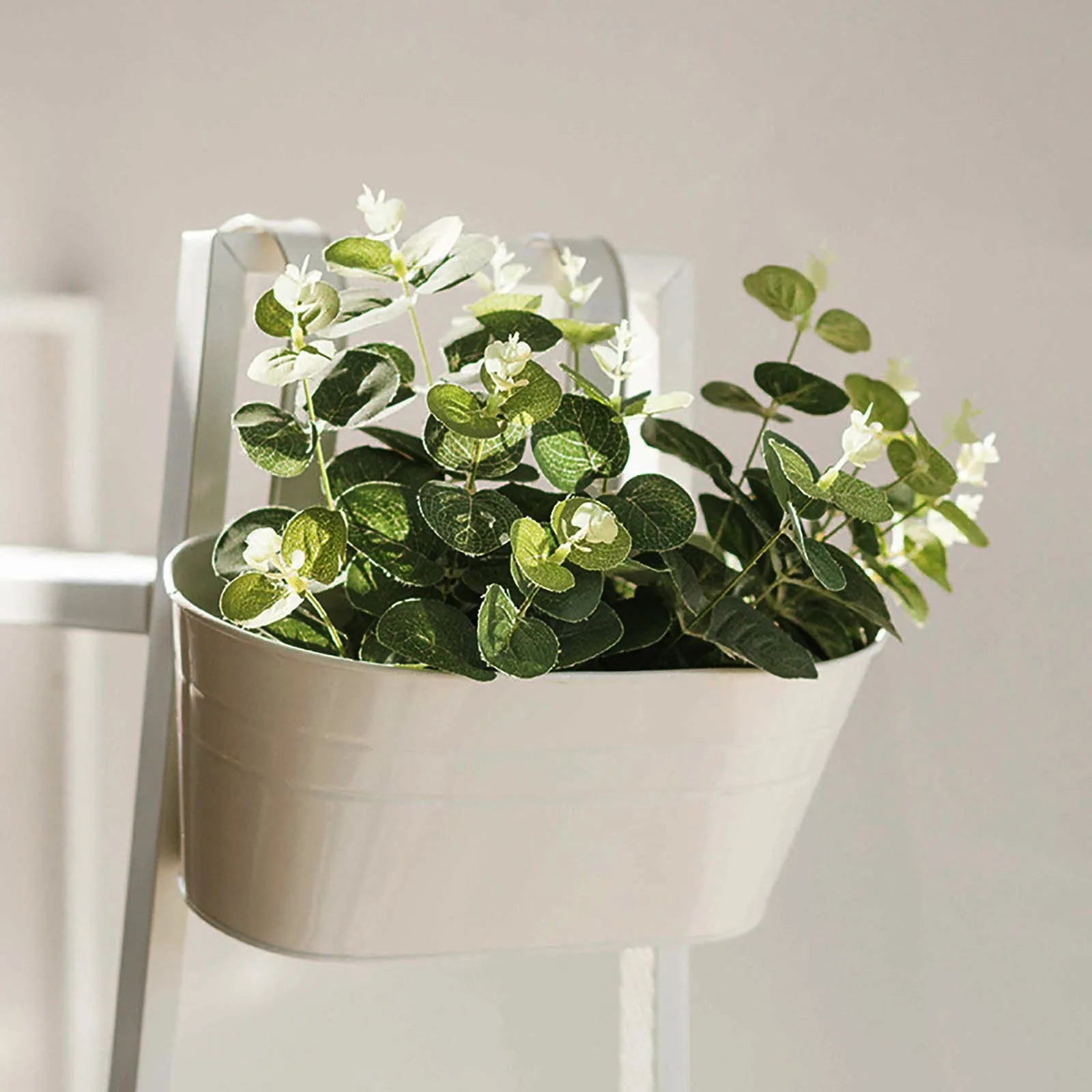 Classic oval pot for balcony/window