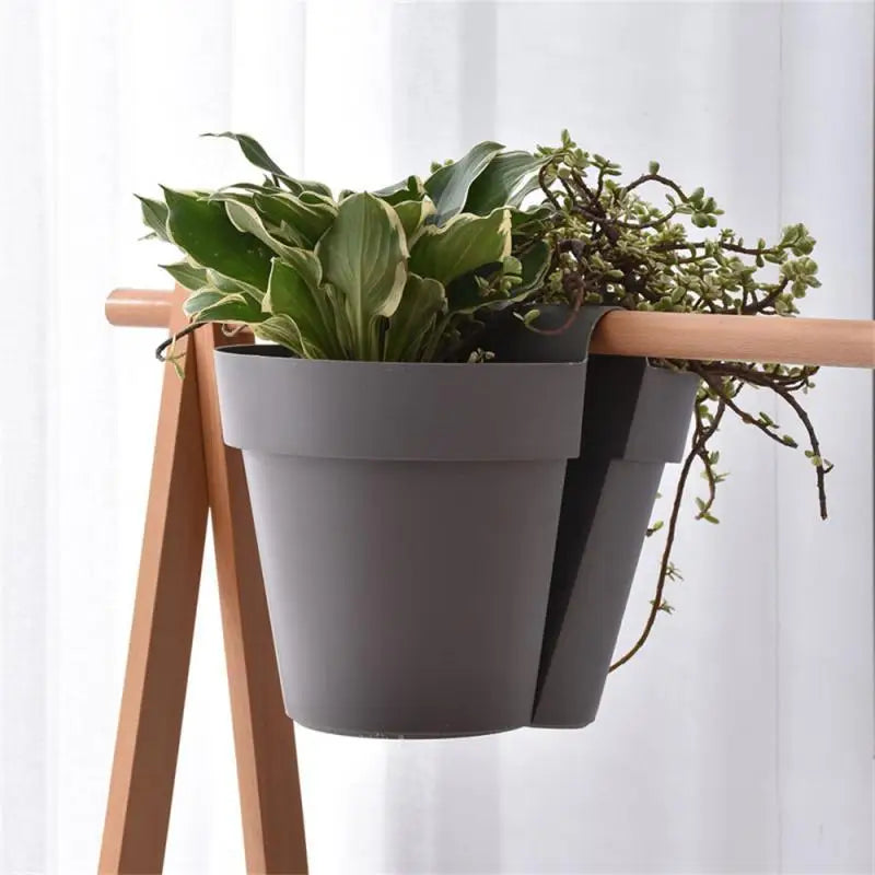 Double-sided hanging planter